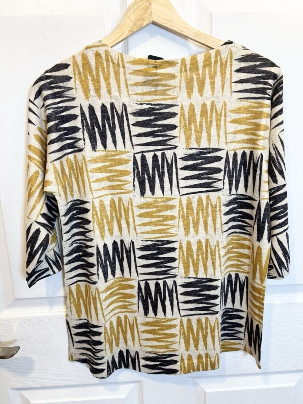 Nally & Millie Abstract Print Top Size Medium 3/4 Sleeve Knit Blouse USA NWT - Picture 7 of 7